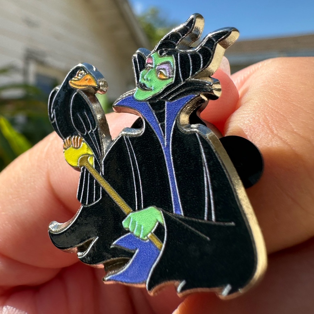 Disney - Maleficent and Crow Pin